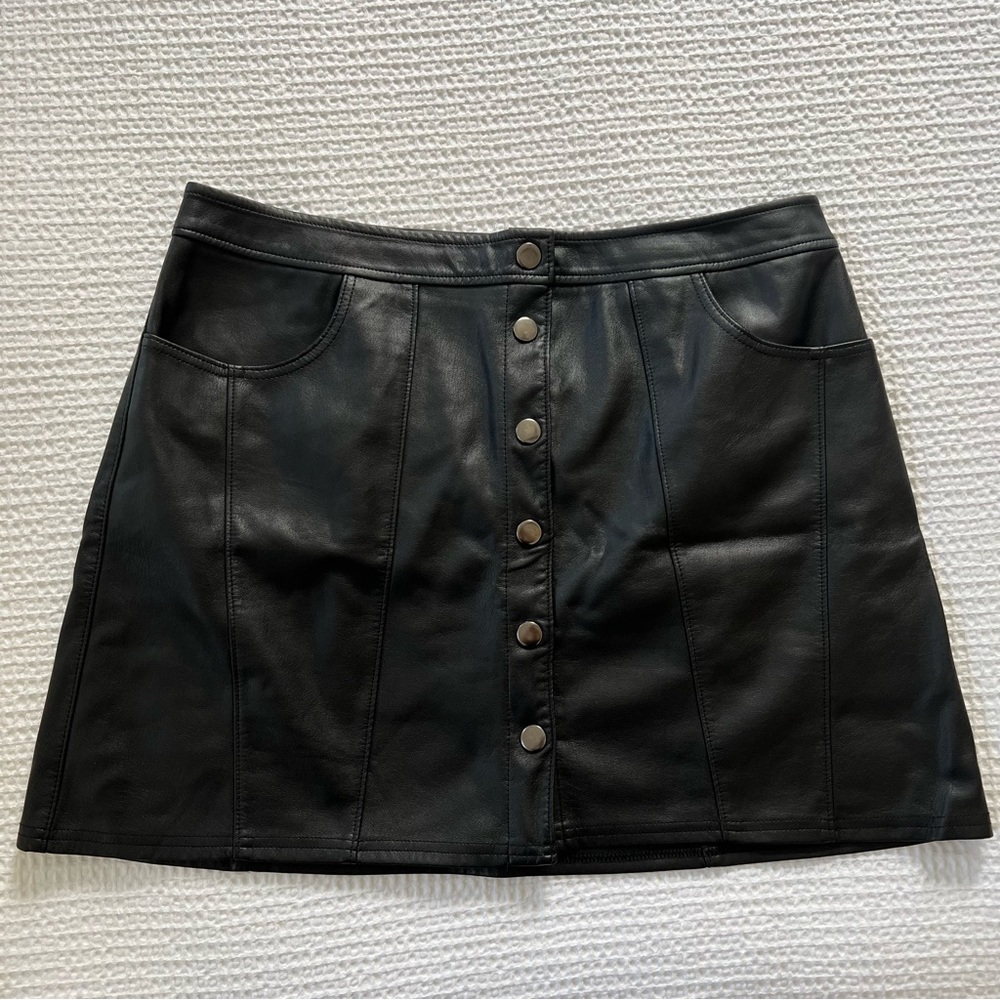 Express - Faux Leather Mini Skirt with Buttons & Pockets - Black - Picture 2 of 7
